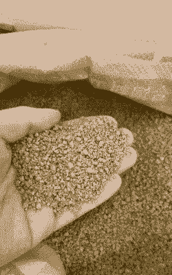 鸡饲料是用什么做